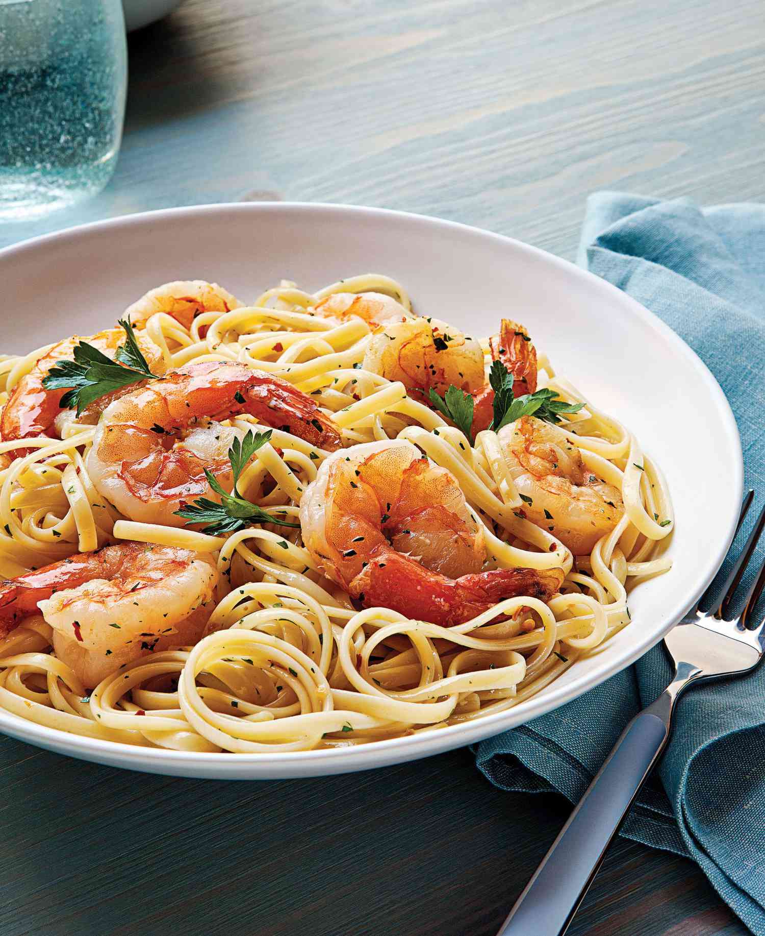 Linguini con camarones jumbo en salsa scampi